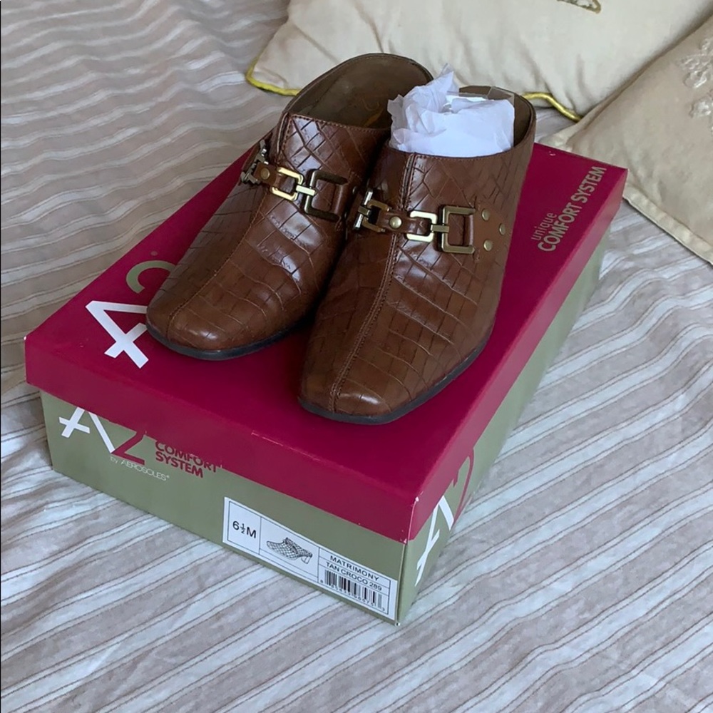 Aerosoles mules 6 1/2 2.5 inch heel